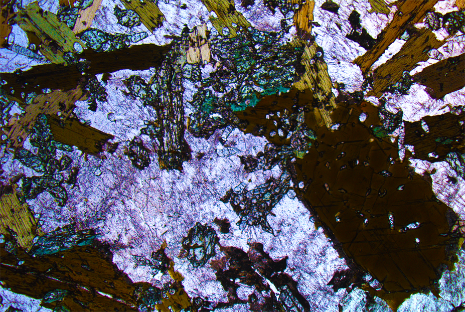 Imagen de microscopio de una vaugnerita